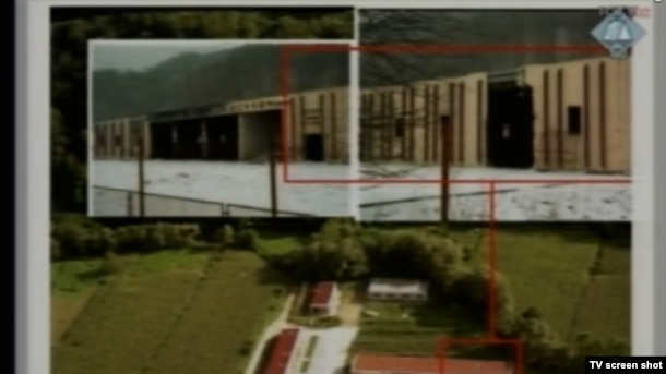 Optuženi i drugi N.N. pripadnici MUP-a i Vojske Republike Srpske terete se za ubistvo 1.313 civila u selu Kravica 1995. godine